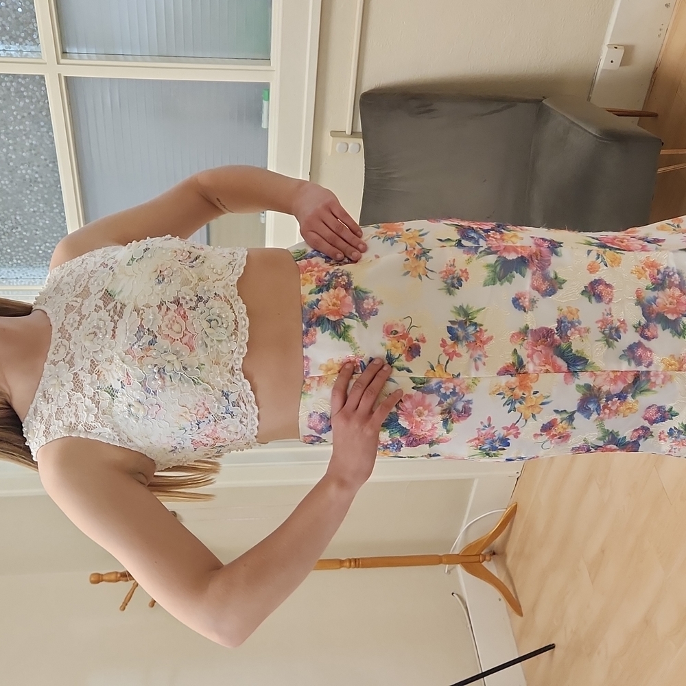 Size 4 to 6 (tag 6) two piece prom dress NWT white/floral design trumpet skirt - Picture 10 of 12